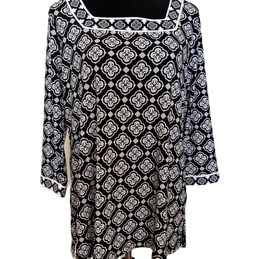 NWT Magnolia Monochrome Patterned Tunic